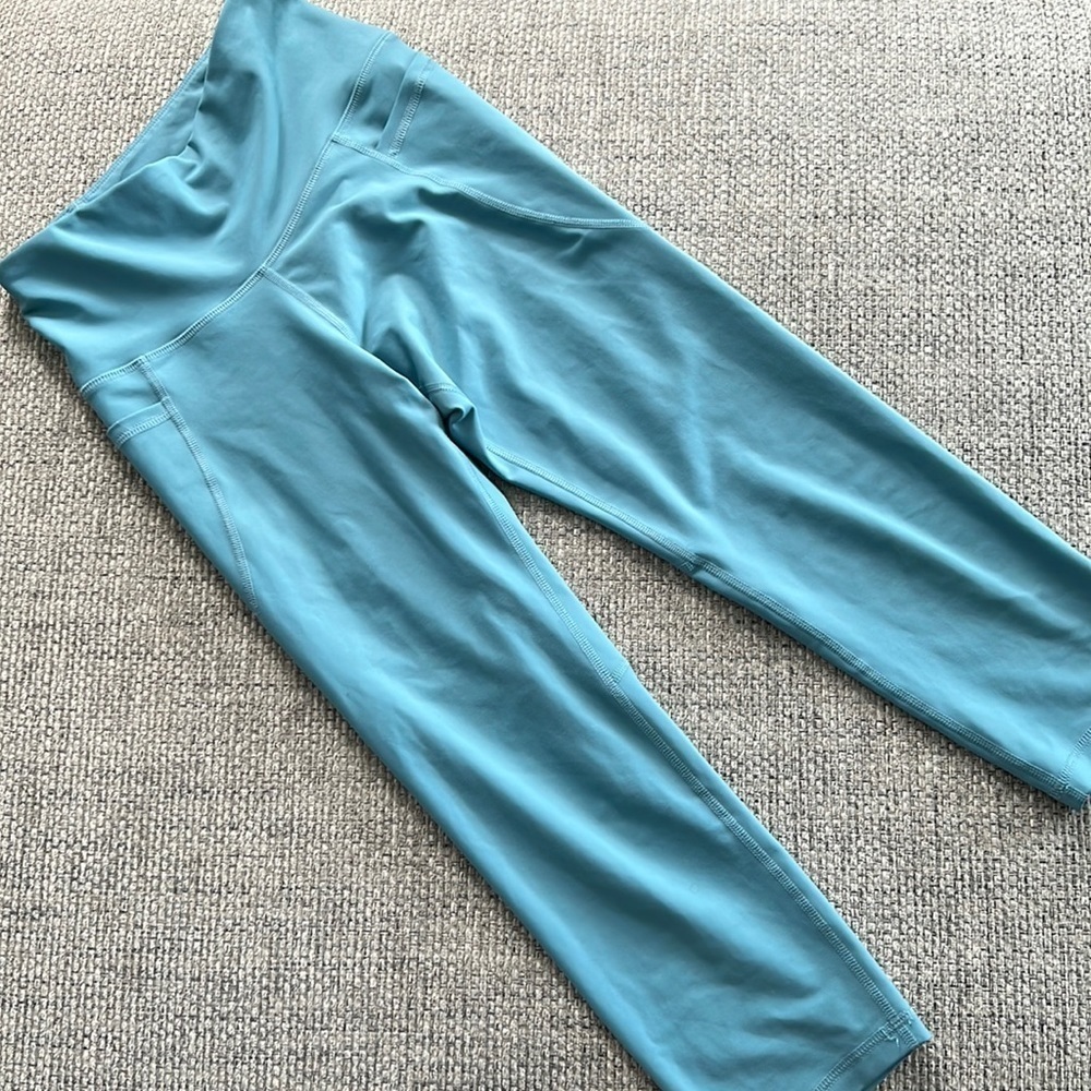 Old Navy 7/8 Go Dry Workout Leggings